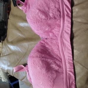 4x pink bra